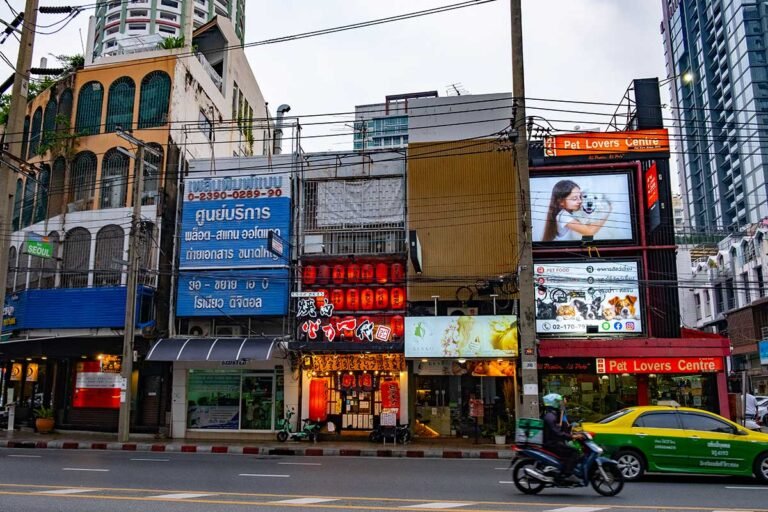 Where to Stay in Bangkok for the First Time - Solo Traveller’s Guide